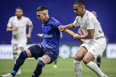 Com falha da zaga no 1° tempo, Cruzeiro perde para o Grêmio e dá adeus a Copa do Brasil