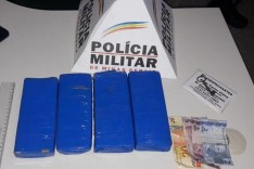 PM apreende mochila com três barras de maconha em Nova Era