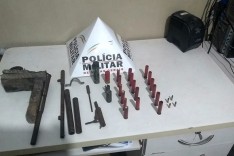 PM prende homem com arma e materias apetrechos de carga na zona rural de Ferros  