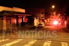 Briga entre mulheres faz filho sair em defesa da mãe e atirar contra a outra em um bar no bairro Praia	