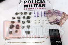 Suspeitos são presos acusados de trafico de drogas após ameaçar vizinhos no bairro Fênix em Itabira