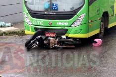 Motociclista ficou ferido ao colidir frontalmente contra um ônibus coletivo no bairro Praia 