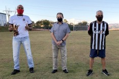 Ronaldo Magalhães entrega campo de futebol aos moradores do Nova Vista