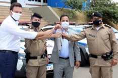 Marco Antônio entrega quatro novas viaturas durante troca de comando no 26º BPMMG