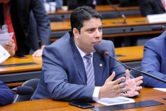 "Além da simplificação impostos, Brasil precisa de um teto tributário", alerta deputado Igor Timo (MG)