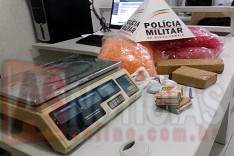 PM apreende drogas, dinheiro com jovem suspeito de trafico no bairro Jardim das Oliveiras 