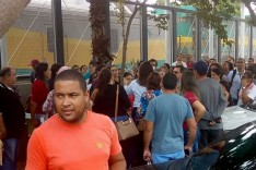 Filhos Itabiranos choram na fila por não conseguirem o passeio do Trem da Vale 