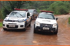 Bandidos armados em motocicleta tomaram de assalto um Fiat Strada no bairro Pedreira 