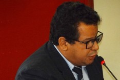 Heraldo impõe a ordem, esta proibido o uso de qualquer instrumento sonoro na câmara 