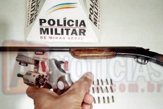 PM apreende armas de fogo e munições após denuncia anônima em Ferros 