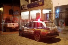 Bandidos armados com facão rendem homem e levam valores de propriedade rural em Ferros 