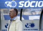Mano Menezes elogia a torcida e o equilíbrio do time cinco estrelas