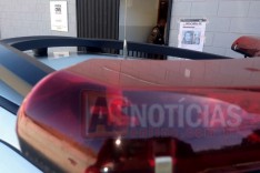 Bandido corta cabelo em seguida de posse de um simulacro de arma de fogo anuncia assalto em Itabira