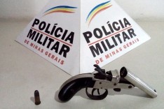 Policia Militar de São Gonçalo do Rio Abaixo apreendeu uma garrucha perdida por indivíduos em moto XRE em fuga