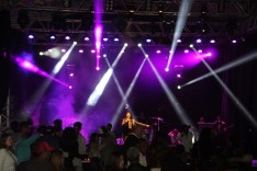 Ingrid Leonara aquece público da festa de Santo Antônio