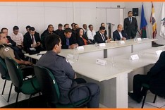 Reunião na sede da Polícia Civil em Ipatinga, envolvendo órgãos da Segurança Pública do Estado e diversas instituições 