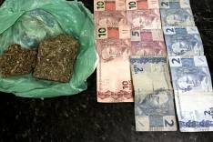 Jovem é preso com duas barras de maconha em Nova Era