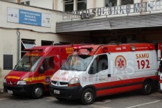 Adolescente é socorrido pelos Bombeiros depois de bater bicicleta em carro no João XXIII em Itabira 