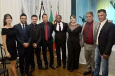 Câmara municipal realiza sessão solene para entrega de títulos