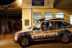 Homem é socorrido ao pronto-socorro depois de ser agredido na Praça Acrísio Alvarenga em Itabira 