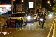 Bandidos armados assaltaram uma drogaria na Avenida João Pinheiro durante madrugada em Itabira