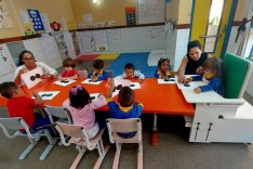 Prefeitura adquire cadeira especial para criança com síndrome rara