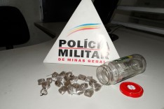 PM apreende adolescente suspeito de estar com buchas de maconha na linha férrea no bairro Juca Rosa 