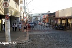 Bandidos arrobaram agência bancaria e levaram dinheiro e armas dos vigilantes em Santa Bárbara