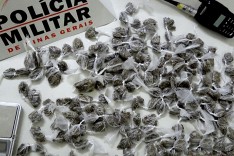 Quatro adolescentes apreendidos e grande quantidade de drogas localizadas pela PM 