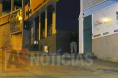Bandido arromba Sorveteria no Centro para furtar celular, dinheiro e cigarro em Itabira