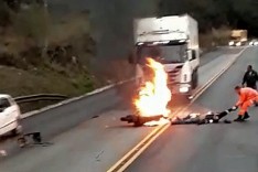 Colisão frontal na BR-381 entre moto e carreta em Ravena deixa motociclista morto 