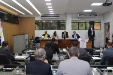 Vereadores aprovam transferência da sede da Câmara para sessão solene