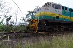 Pescadores bloquearam linha férrea da Estrada Vitoria Minas em protesto no Espirito Santo 