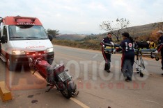 Mulher fica ferida depois de colisão de moto contra ônibus na Rua Humberto Campos  