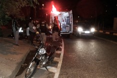 Acidente envolvendo uma motocicleta e um VW Gol deixa moqueiro ferido no bairro João XXIII 