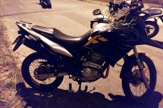 PM localiza após denuncia moto Honda XRE que pode ter sido usada em assaltos em Itabira e Caeté 