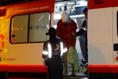 Homem tem pescoço cortado quando sentado em bar no bairro Machado