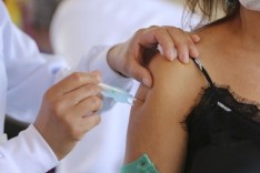 Saúde aplica 2° dose da Coronavac na segunda e terça-feira