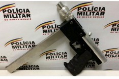  PM de Santa Bárbara desarticula quadrilha de tráfico de drogas e apreende drogas, revólver e submetralhadora no bairro Santa Mônica 