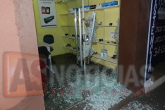 Adolescentes são apreendidos depois de quebrarem vidro de loja e furtar produtos no Centro de Itabira 