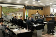 Parlamentares se reunem para votar pauta exclusiva de indicacoes e requerimentos.