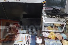 PM de Santa Bárbara e ROCCA de Itabira prende suspeitos, drogas, dinheiro e recupera objetos de furto 