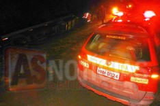 Micro-onibus tomba as margens de estrada de terra e deixa duas pessoas feridas em Caeté 