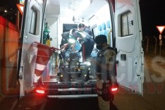 Condutor com suspeita de embriaguez é preso depois de invadir com seu carro oficina no bairro Água Fresca em Itabira