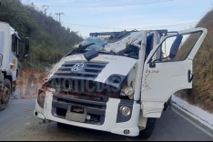 Motorista escapa de grave acidente ao desacordar na direção e tombar caminhão na MGC-120 em Itabira
