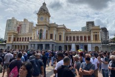 Agentes das forças de segurança lotam Praça para cobrar a recomposição salarial ao Governador 