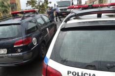 Força tarefa de retirada de veículos abandonados encontra moto roubada no bairro Juca Batista 