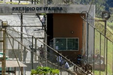 Mulher é presa suspeita de entrar com droga durante revista para visitar detento no presidio Itabira	