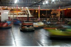 Shopping vai indenizar por acidente com brinquedo em parque