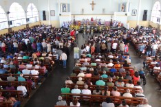 Fiéis prestam últimas homenagens a padre Paulo Neves em João Monlevade